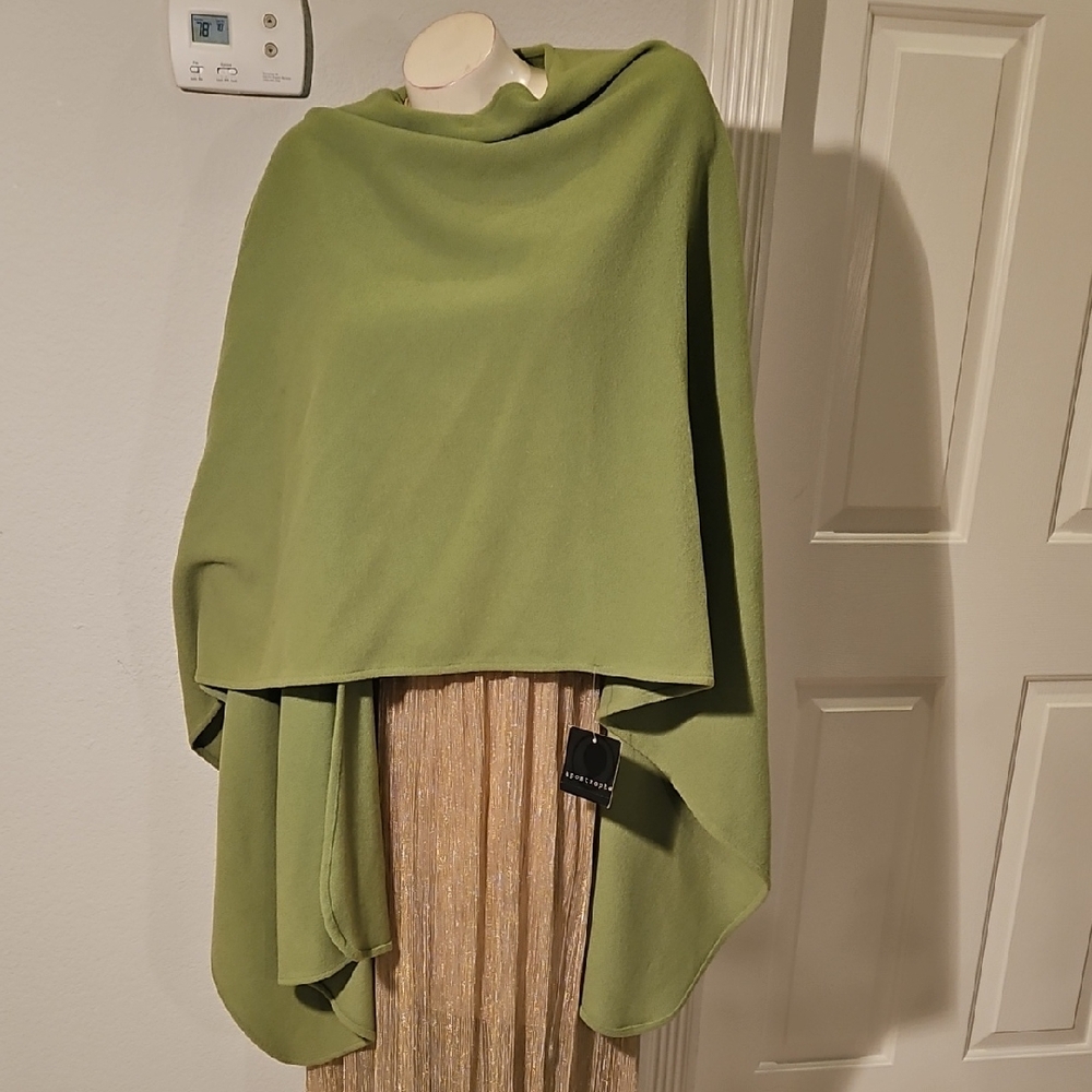 Apostrophe Green Wool Poncho